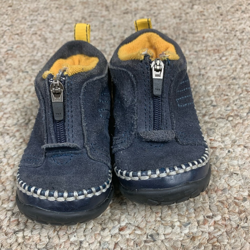 Baby Gap zip-up shoes